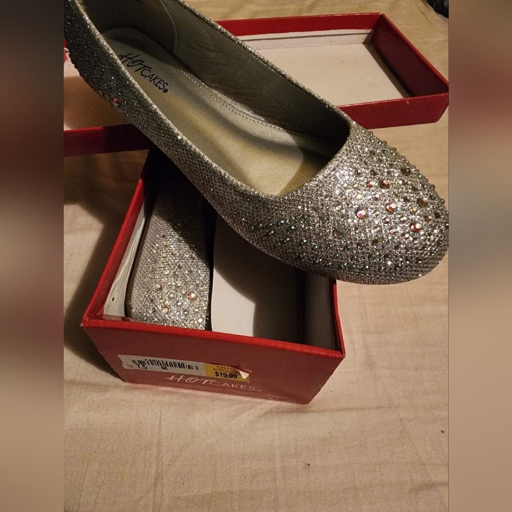 Women Shoes - Flats